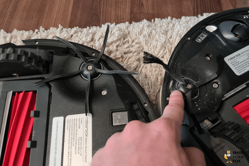 Die Seitenbürste des Roborock S8 Pro Ultra ist im Vergleich zur Seitenbürste der S7-Serie zu sehen.
